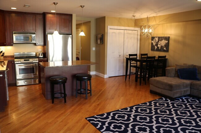 Foto del edificio - 708 W Barry Ave