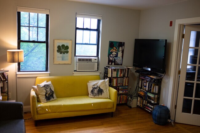 Foto del edificio - 241 River St