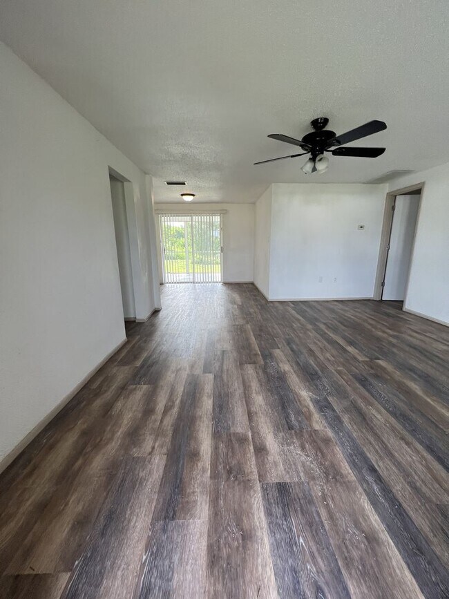 Foto del edificio - ** Single Family Home - Port Charlotte - 2 Bed / 2 Bath Plus Den/Bonus Room - Annual Rental - $1,...