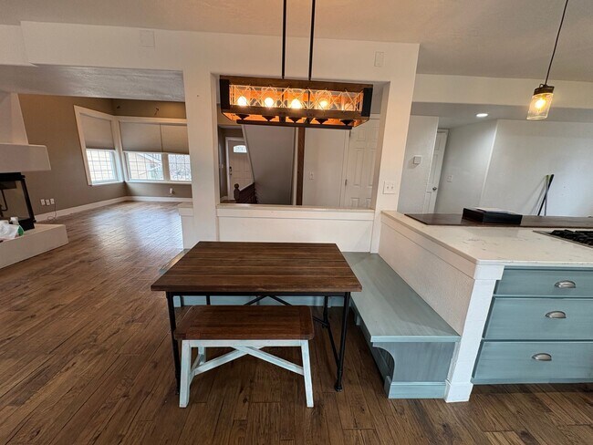 Foto del edificio - Beautiful 4 Bed 4 Bath Home in Lorson Ranch!!!
