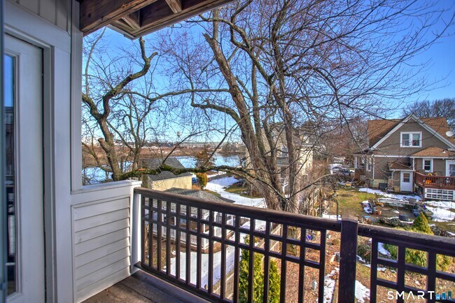 Foto del edificio - 3250 Fairfield Ave