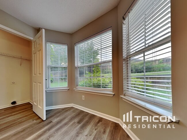 Building Photo - 718 Fletcher Dr