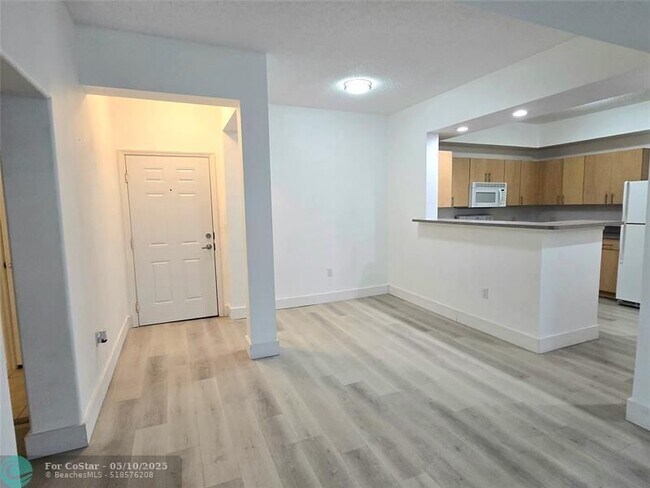 Foto del edificio - 533 NE 3rd Ave
