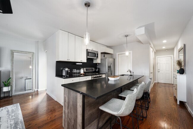 Foto del edificio - 3315 Pleasant Ave