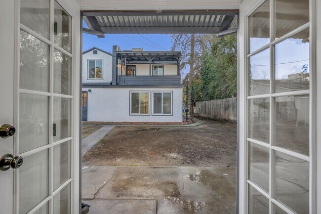 Foto del edificio - 1515 N Carruth Ave
