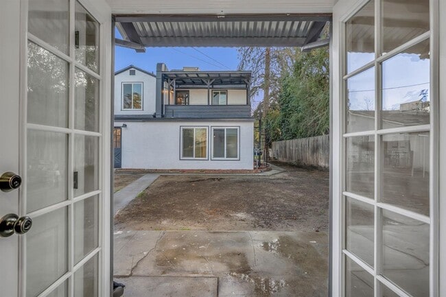 Foto del edificio - 1519-1519 N Carruth Ave