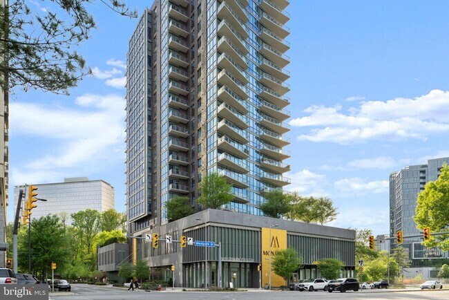 Foto del edificio - 7887 Jones Branch Dr
