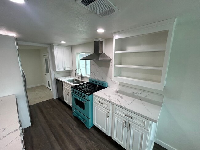 Building Photo - 3 Bedroom/2 Bath Home Located in Modesto