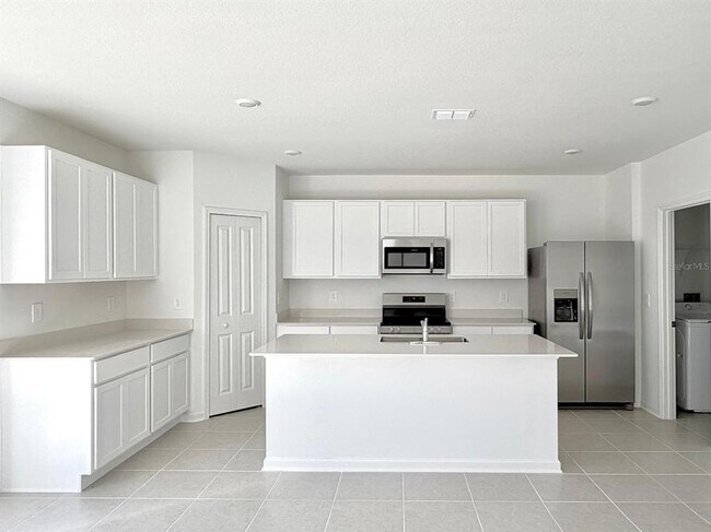 Building Photo - 3658 Hardman Dr