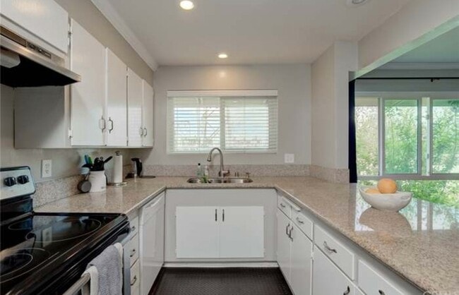 Building Photo - 3220 Merrill Dr