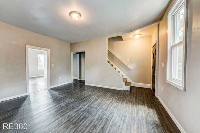 Building Photo - 3 br, 1 bath House - 16 Regina Street Sout...
