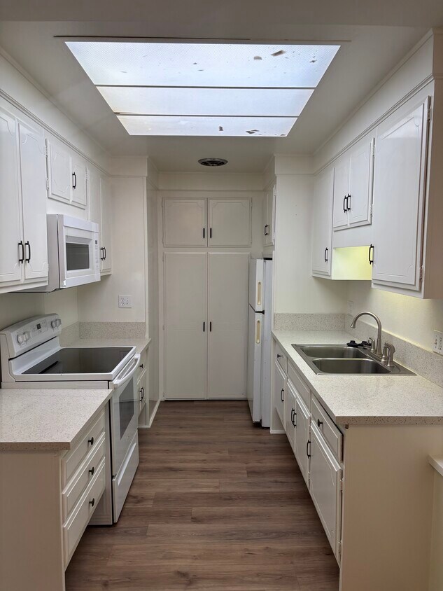 Foto principal - 2280 Via Mariposa W