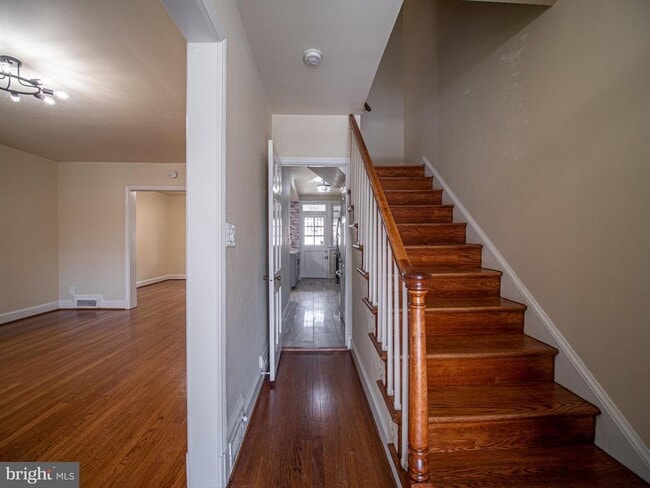 Building Photo - 4106 10th St NE