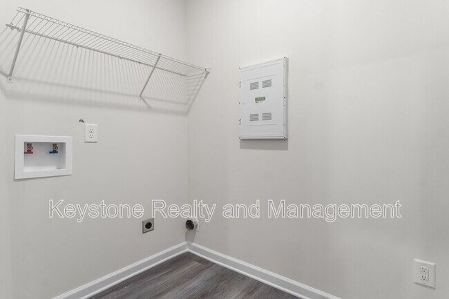 Foto del edificio - 109-B-109 E Johnson Cir