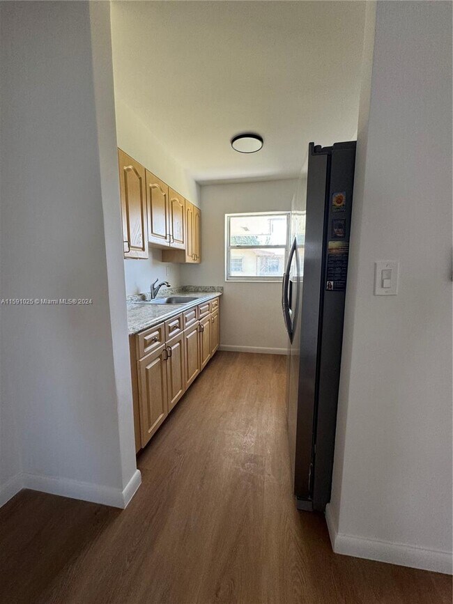 Foto del edificio - 2440 NE 188th St