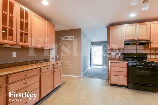 Building Photo - 385 Humes Ln