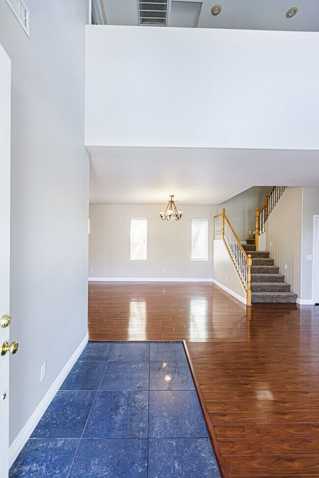 Building Photo - 2 Master Suites in a gated community
