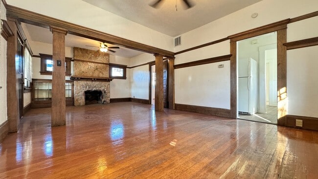 Building Photo - 3 bedroom historic home near U of A Campus and downtown!