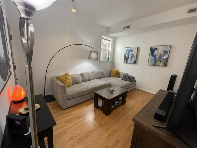 Building Photo - 448 W Saint James Pl