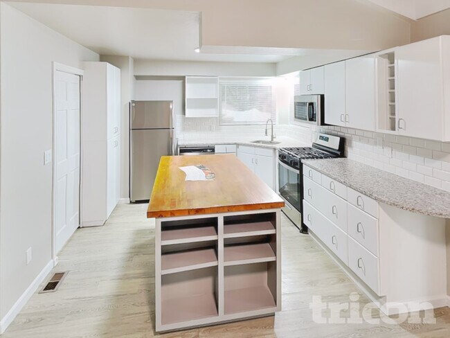 Foto del edificio - 1581 SW Woodland Terrace