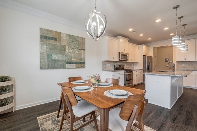 Building Photo - Move-In Ready Bogart Home with Open Layout and Private Fenced Yard