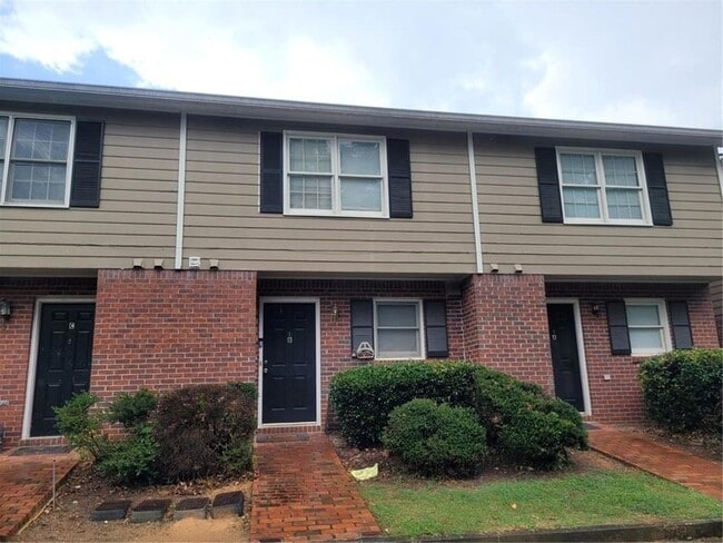 Building Photo - 2270 Kings Gate Circle Unit A