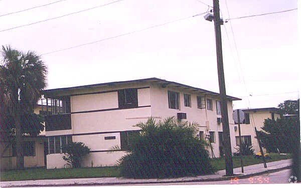 Foto del edificio - Lakeside Colony Apartments