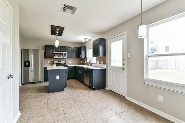 Building Photo - 3531 Barkers Crossing Ave