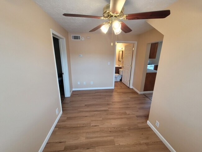 Building Photo - Maryville 37804 - Updated 1 bedroom, 1 bat...