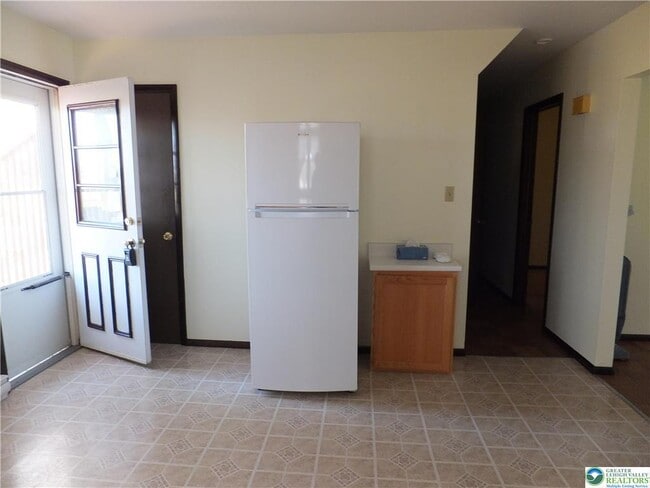 Building Photo - 8368 Seemsville Rd