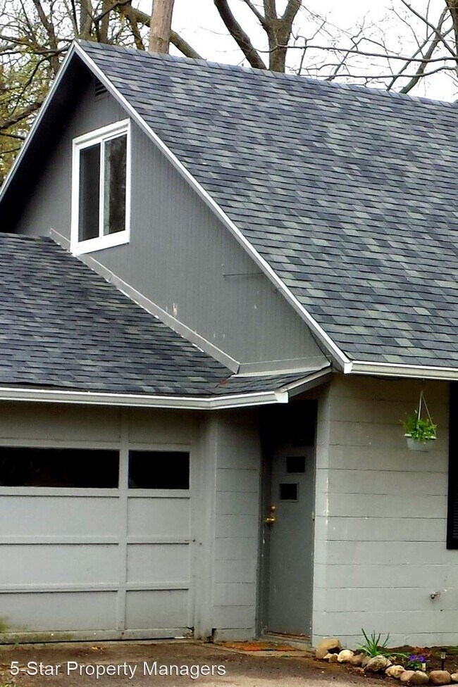 Building Photo - 430 Westwood Rd