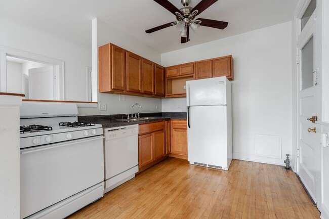 Building Photo - North Center / St. Bens - 2 Beds / 1 Bath ...