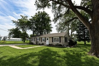 Building Photo - 2757 School Dr