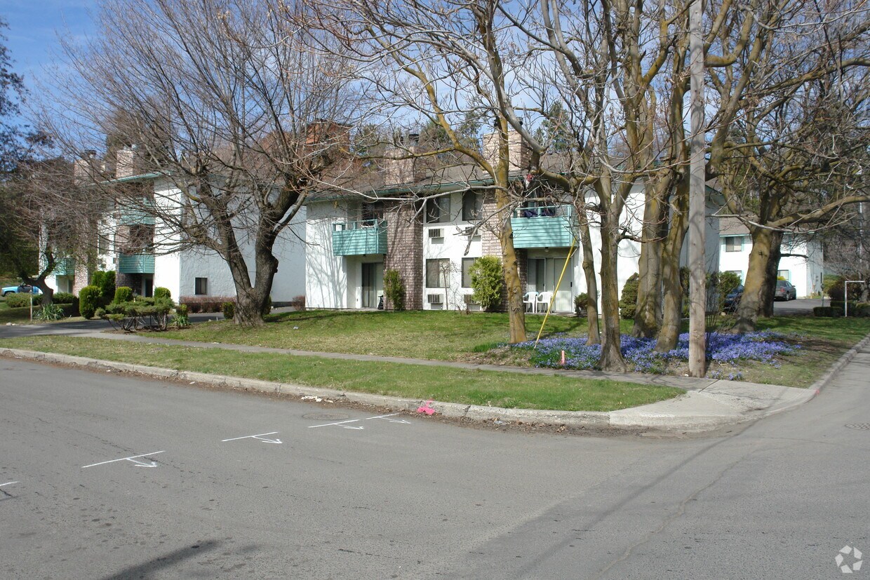 Foto del edificio - 3015 N Maple St
