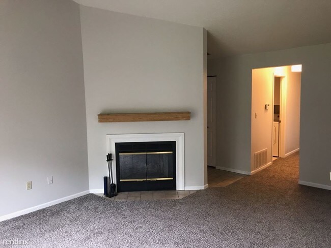 Building Photo - 2 br, 1 bath Condo - Windcrest Manor