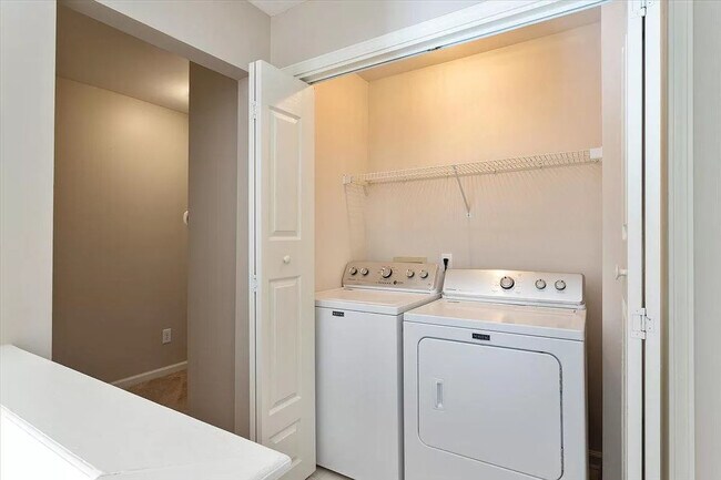 Foto del edificio - 7040 Trellis Ct