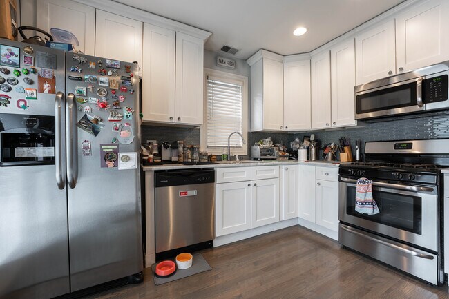 Foto del edificio - 2651 W Armitage Ave