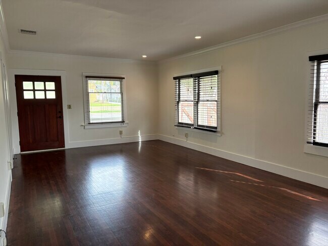 Sala de estar - 1740 Whitefield Rd