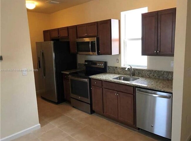 Building Photo - 9401 SW 171st Ave