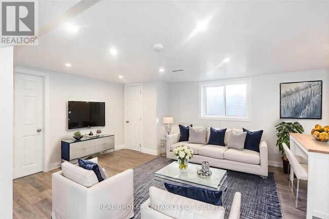 Photo du bâtiment - 1203 Wecker Dr