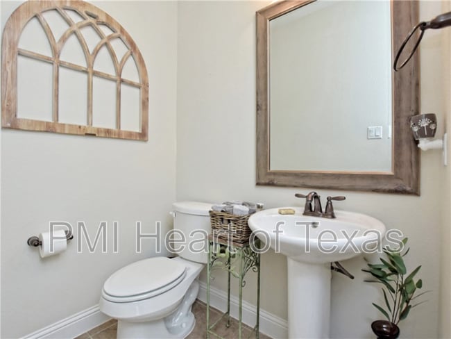 Building Photo - 2413 Grand Lake Pkwy