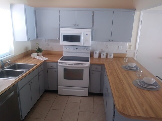 Kitchen - 9935 82nd St