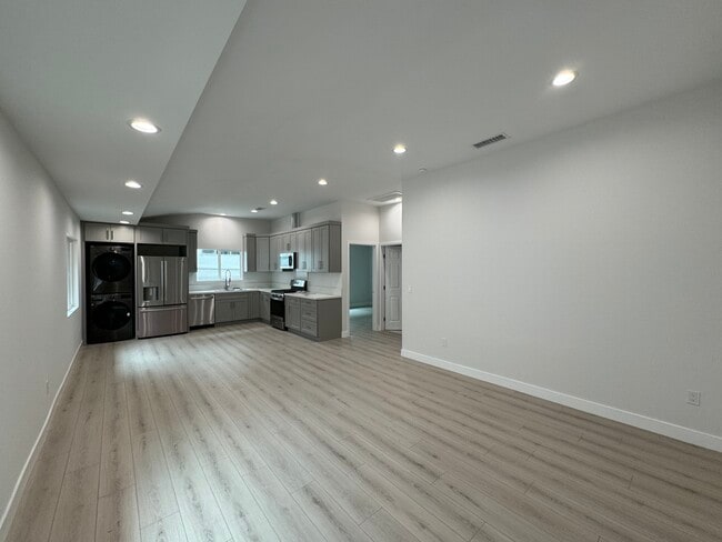 Foto del edificio - 1207 N Kingsley Dr