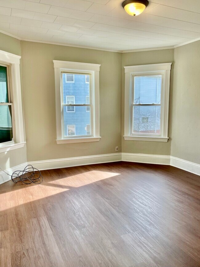 Building Photo - 32 Suffield St
