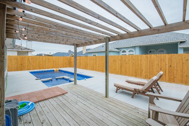 Building Photo - 15234 Barataria Dr