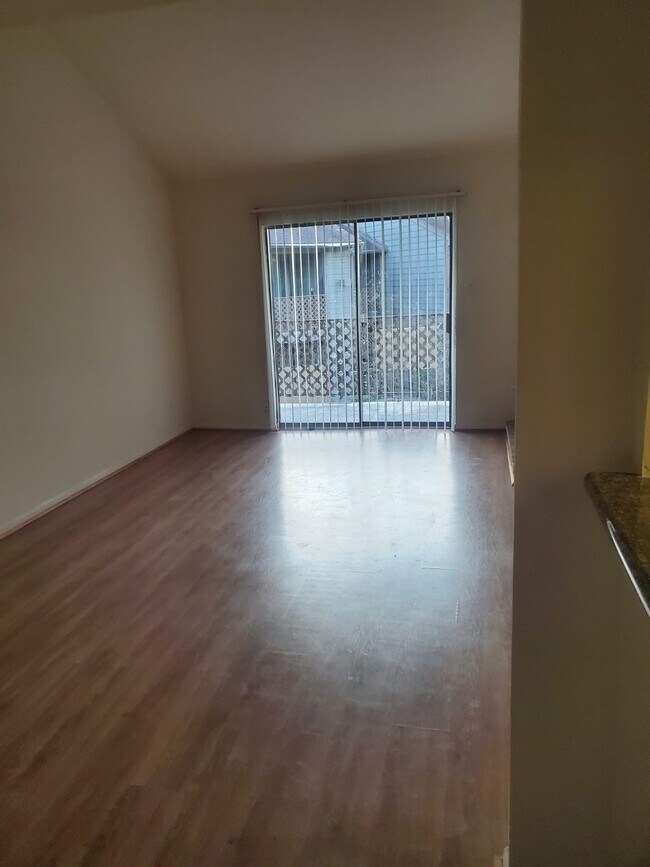 Building Photo - 9090 S Braeswood Blvd