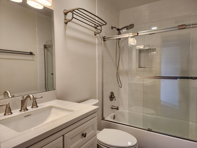 Foto del edificio - 15560 Crestview Ln