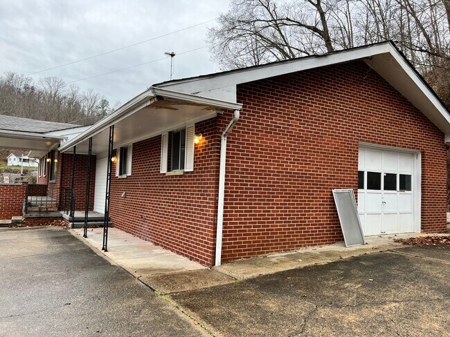 Building Photo - 7886 Co Rd 15
