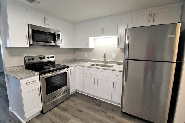 Foto del edificio - 560 Briarwood Rd