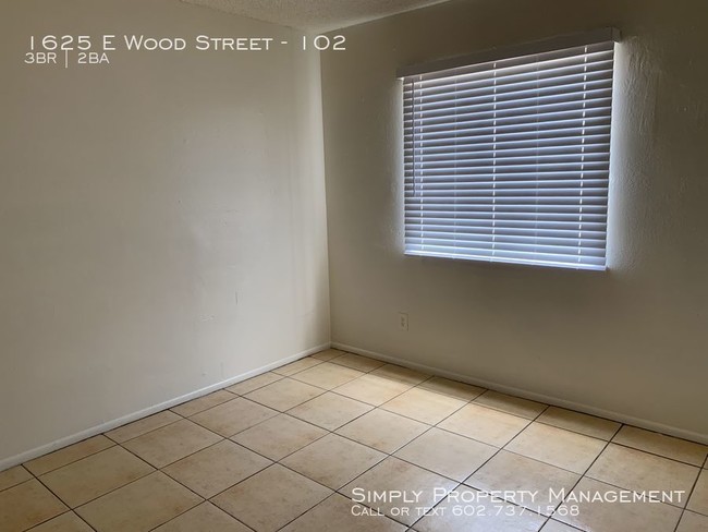 Building Photo - Lower level unit at 16th St and Broadway!